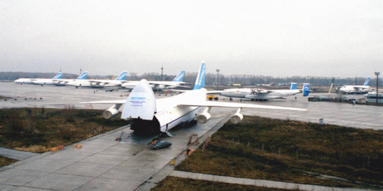 Омелян опять против. Теперь – против создания из аэропорта Гостомель базы для лоукостеров