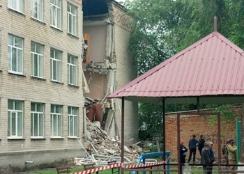 Почему обрушилась школа в Новом Буге? Чиновники разводят руками