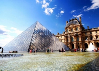 В Лувре из-за ливней пострадали три гениальные картины