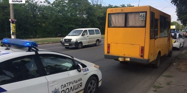 В Николаеве маршрутчик перевозил людей в состоянии наркотического опьянения