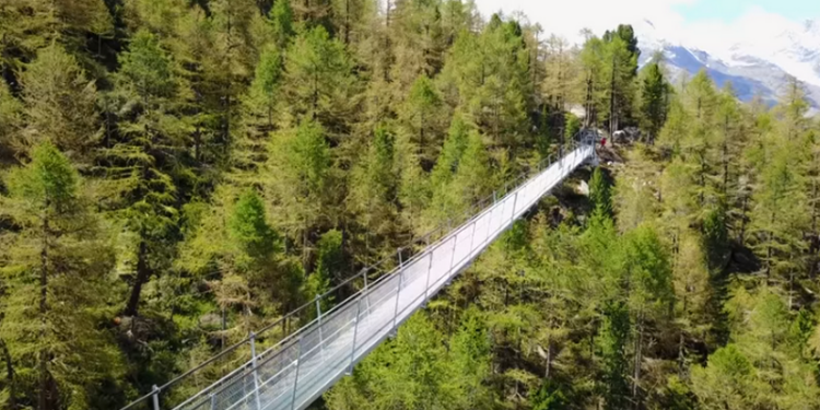В Швейцарии открыт самый длинный в мире висячий пешеходный мост