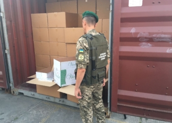 Вместо посуды. В Одесском порту нашли больше миллиона пачек контрабандных сигарет