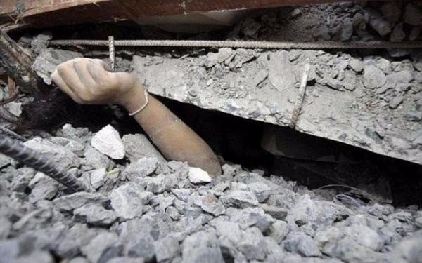 Три человека погибли из-за обвала железобетонной плиты в Донецкой области