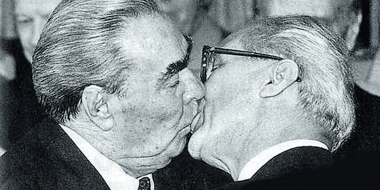 Ко Дню поцелуев: 7 невероятно полезных свойств