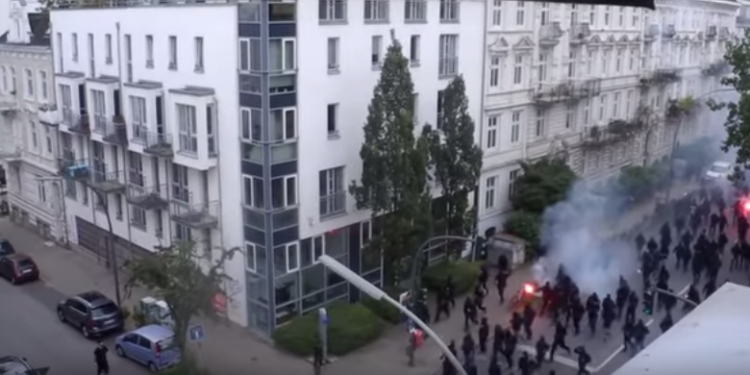 В Гамбурге неизвестные атаковали отель, в котором остановился Путин