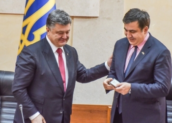 Официально:  Порошенко подписал указ о прекращении гражданства Саакашвили, но опубликован он не будет