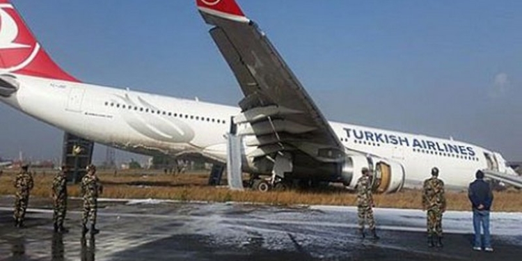 В аэропорту Стамбула столкнулись два пассажирских самолета