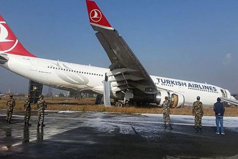 В аэропорту Стамбула столкнулись два пассажирских самолета 1