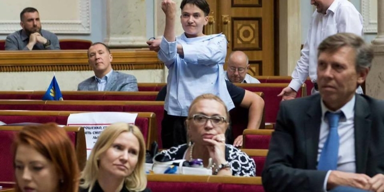 Нардепы предложили отчитывать молитвами Верховную раду перед каждым заседанием