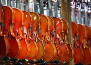 Месть на миллион: в Японии китаянка уничтожила коллекцию скрипок бывшего мужа-норвежца