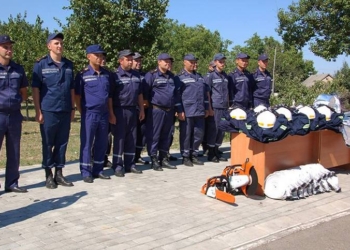 Витовская РГА передала спасателям района боевую одежду и снаряжение
