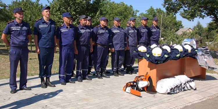 Витовская РГА передала спасателям района боевую одежду и снаряжение