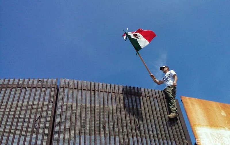 Конгресс США выделил $1,6 млрд на строительство стены на границе с Мексикой 1