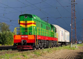 “Лучший работник железнодорожного транспорта Украины” с подельником в Николаеве слил полтонны топлива с тепловоза