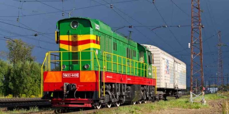 “Лучший работник железнодорожного транспорта Украины” с подельником в Николаеве слил полтонны топлива с тепловоза