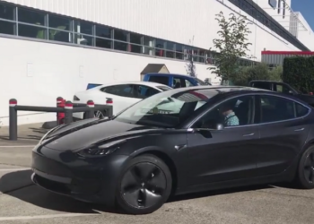 Tesla 3, живые фото и видео