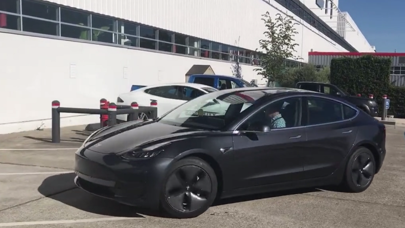 Tesla 3, живые фото и видео 1