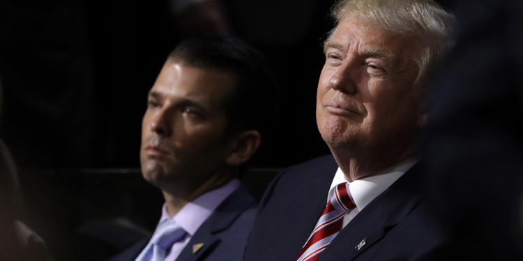 Трамп потратил на адвокатов $680 тыс за последние три месяца