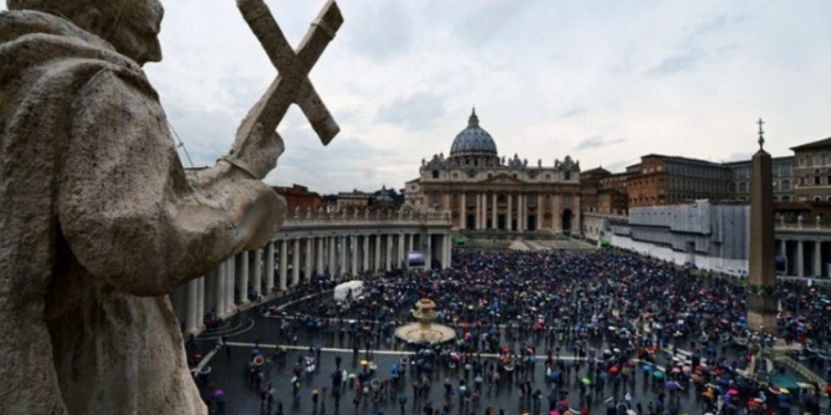 Рекомендация Ватикана: причащаться хлебом без глютена нельзя, а продуктами с ГМО – можно