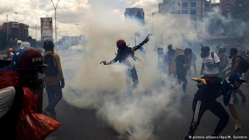 В Венесуэле парламентские выборы закончились столкновениями - погибло до 16 человек 1