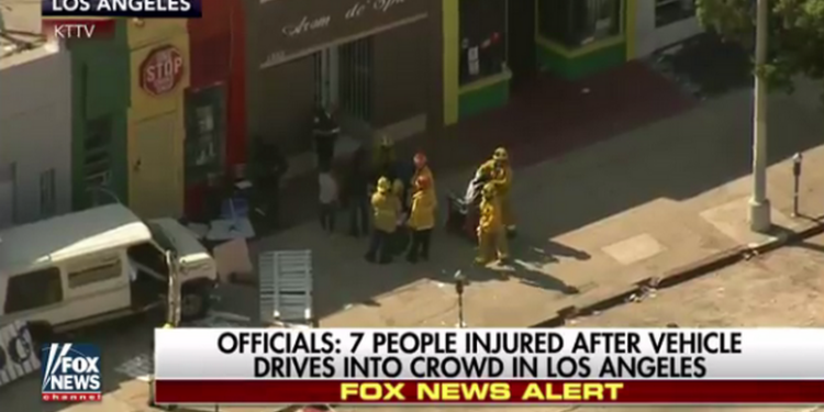 В Лос-Анджелесе грузовик въехал в толпу – есть пострадавшие