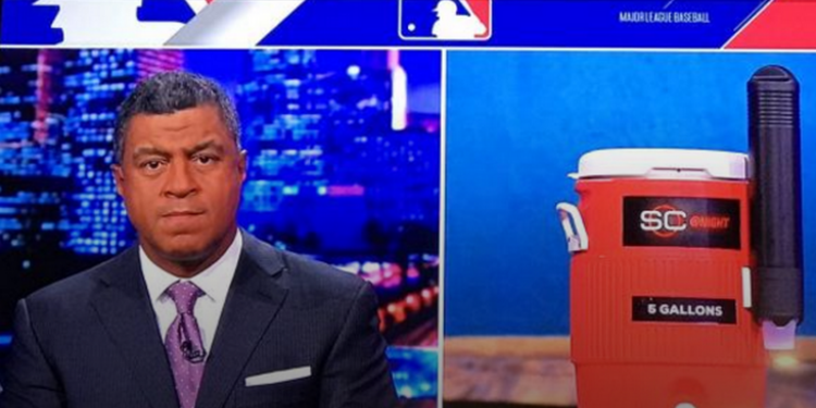 Спортканал взял интервью у кулера с водой