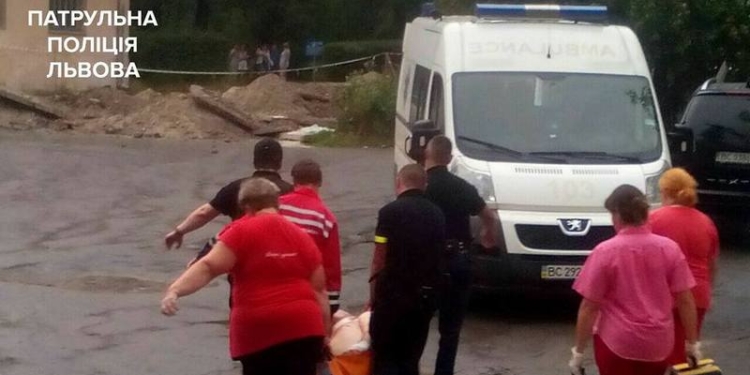 Во Львове полиция штурмовала психбольницу, где маньяк-убийца взял в заложники 80 пациентов: 10 раненых