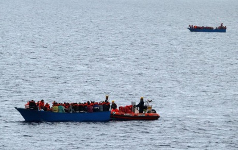 Ужас: нелегальный перевозчик выбросил за борт полсотни мигрантов в Аравийском море 1