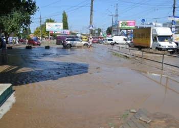 В Николаеве – авария на водопроводе большого диаметра, один из больших микрорайонов без воды