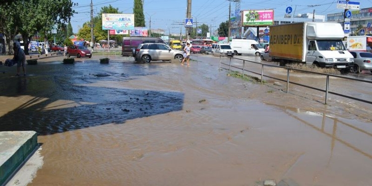 В Николаеве – авария на водопроводе большого диаметра, один из больших микрорайонов без воды