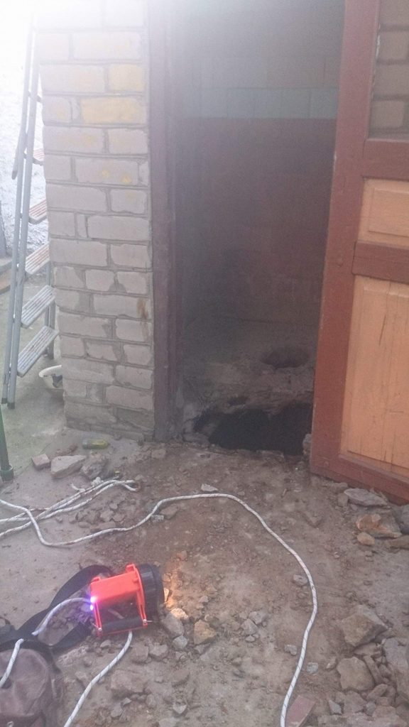 В Вознесенске двухлетний мальчик упал в отверстие дворового туалета 1