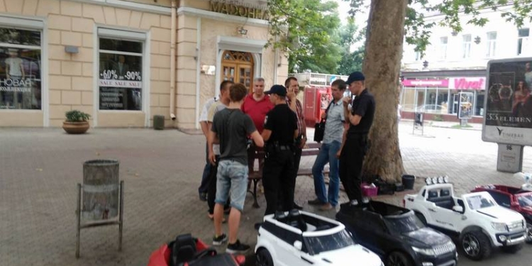 Теперь рейд был удачным: с центральной улицы Николаева снова изъяли детские машинки