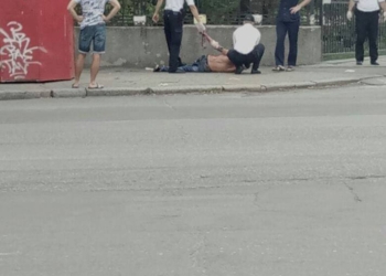 В Николаеве неудавшийся самоубийца с перерезанными венами сбежал из «скорой». Но его догнали патрульные и вернули врачам