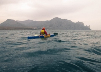 Ради науки румынский ученый поплыл на каяке в Россию – его спасли турецкие моряки