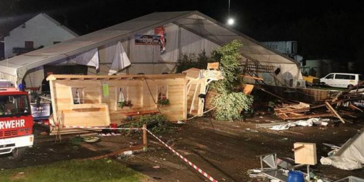 Ураган в Австрии: на пивном фестивале погибли двое, еще около сотни ранены