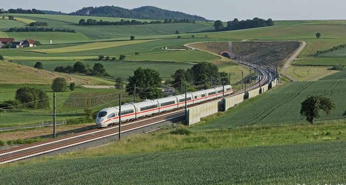 В Германии кто-то начал поджигать сигнальное оборудование на железнодорожных вокзалах – движение поездов “сбоит”