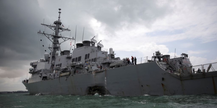 Надо разобраться, почему военные корабли сталкиваются с гражданскими судами: ВМС США объявили о немедленной «приостановке всех операций»