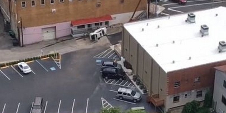 Не теракт, просто трагическая случайность: в США автомобиль врезался в людей, наблюдавших за затмением, – есть погибшие и пострадавшие