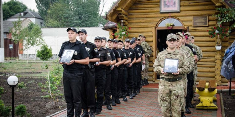 В Николаеве почтили память 48 погибших при исполнении сотрудников полиции