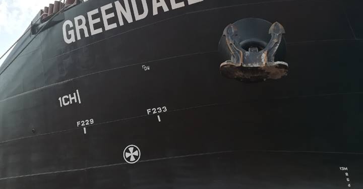 В один из николаевских портов зашло судно под белизским флагом с российскими сертификатами, на котором обнаружены утечки масла