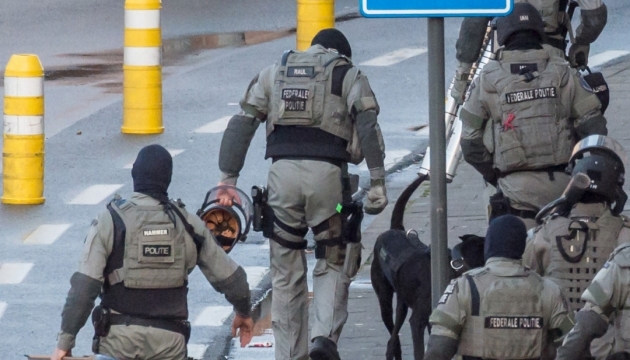 С криком «Аллах Акбар» в столице Бельгии мужчина напал с ножом на военных 1