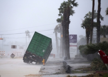 Он таки дошел: в США урагану «Харви» присвоили 4-ю категорию, а Трамп пожелал техасцам «удачи»