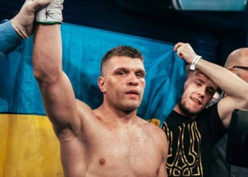 Знай наших! Николаевский боксер Сергей Деревянченко нокаутировал Туреано Джонсона!