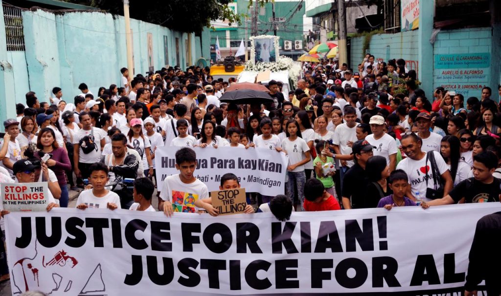 На Филиппинах более 1 тысячи человек вышли на протест против антинаркотических рейдов 3