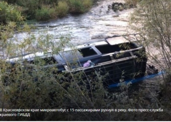 В России автобус с 3-метровой высоты упал в реку – жертв нет