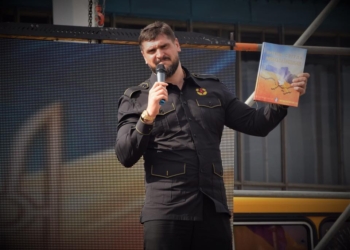 «Воїни світла Миколаївщини»: губернатор Савченко и прокурор Дунас издали книгу, посвященную памяти погибшим в АТО николаевцам