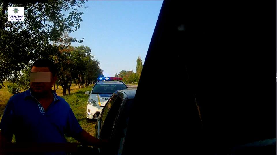 Путь гражданина другого государства, ехавшего по Украине на машине без номерного знака и с поддельным VIN-кодом, прервался в Николаеве 1