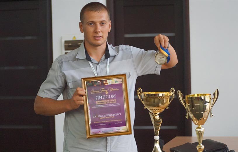 21-летний николаевский виноградарь взял сразу 2 награды на конкурсе «Чудо-виноград». Одну из них – за грону весом почти 7 кг 1