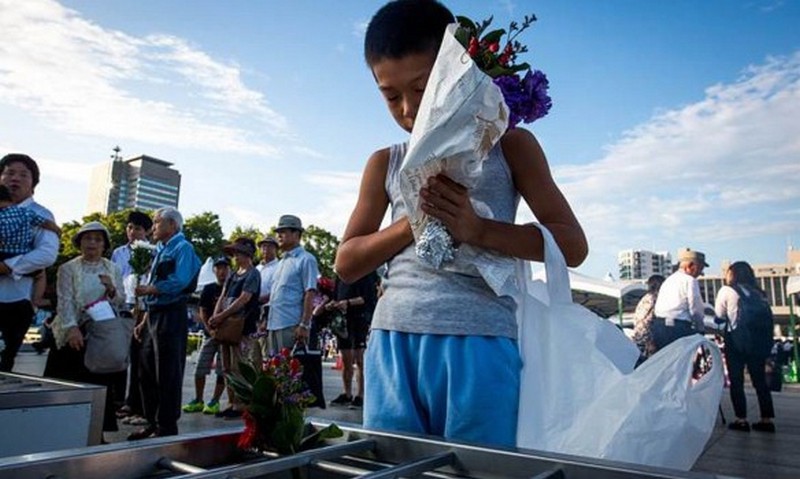 В Японии почтили память жертв ядерной бомбардировки США Хиросимы 1