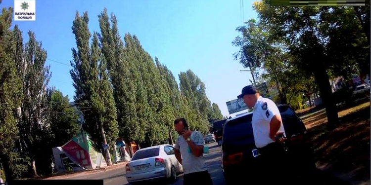 В Николаеве водитель под кайфом предъявил патрульным фальшивые права